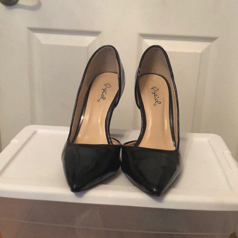 Black Pumps